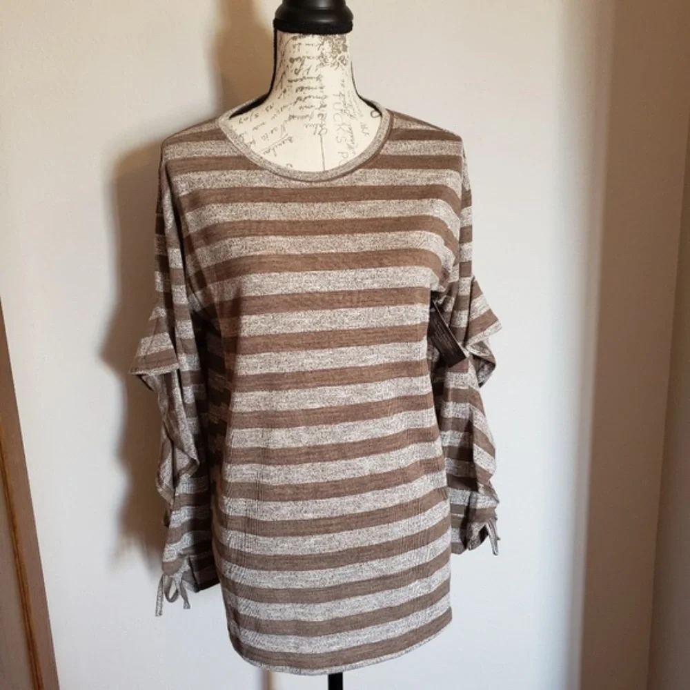 Striped Ruffle Blouse - Picture 5 of 6